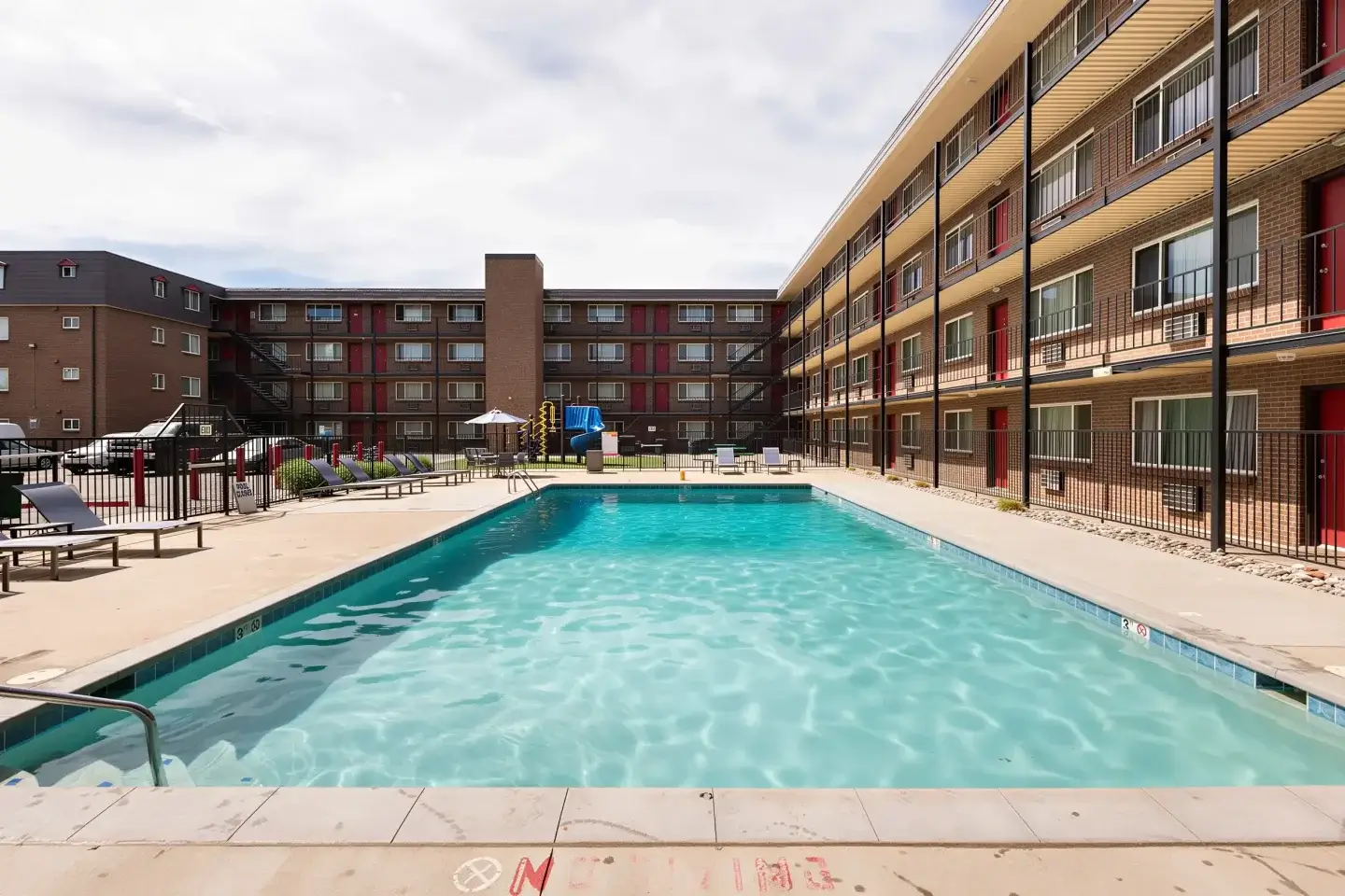 co meridiangarden pool 8 x